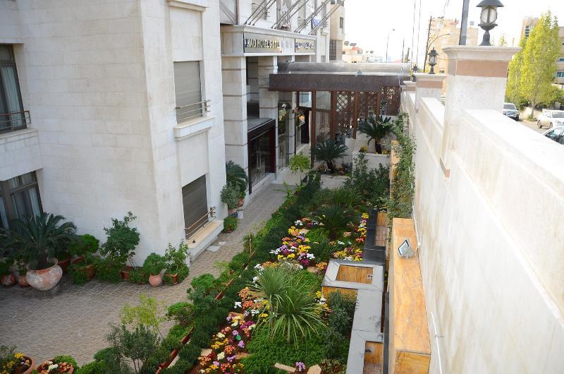 Jad Hotel Suites Amman Exteriör bild