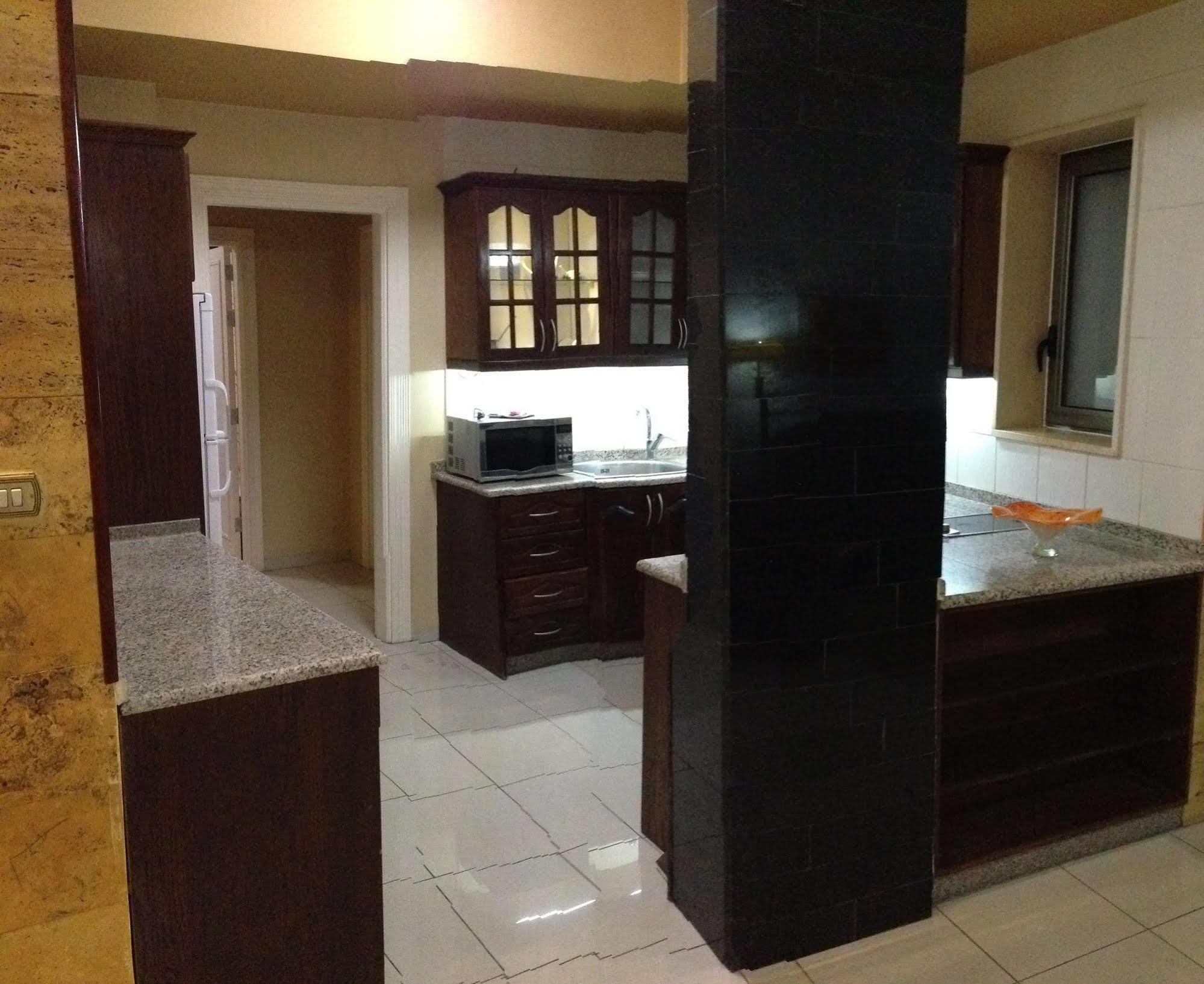 Jad Hotel Suites Amman Exteriör bild
