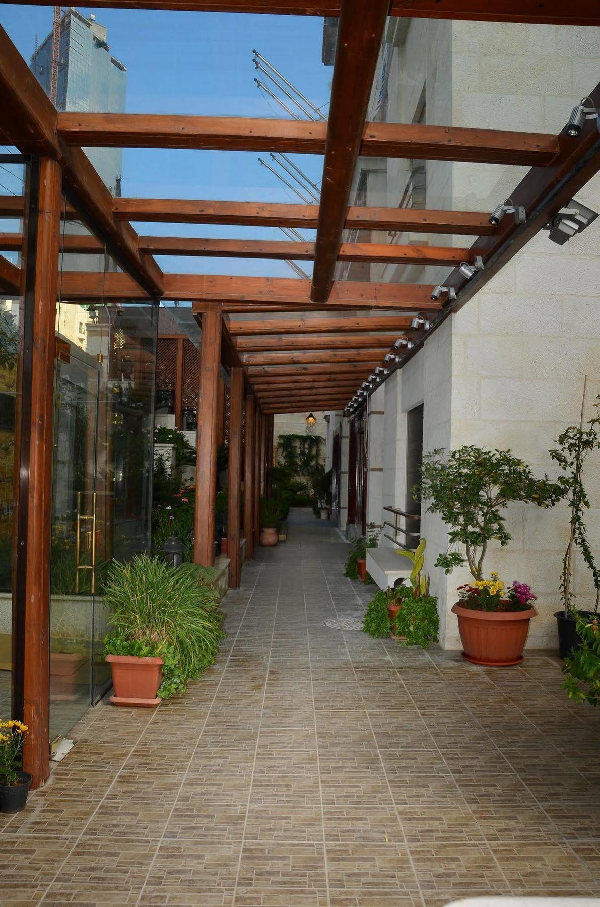 Jad Hotel Suites Amman Exteriör bild