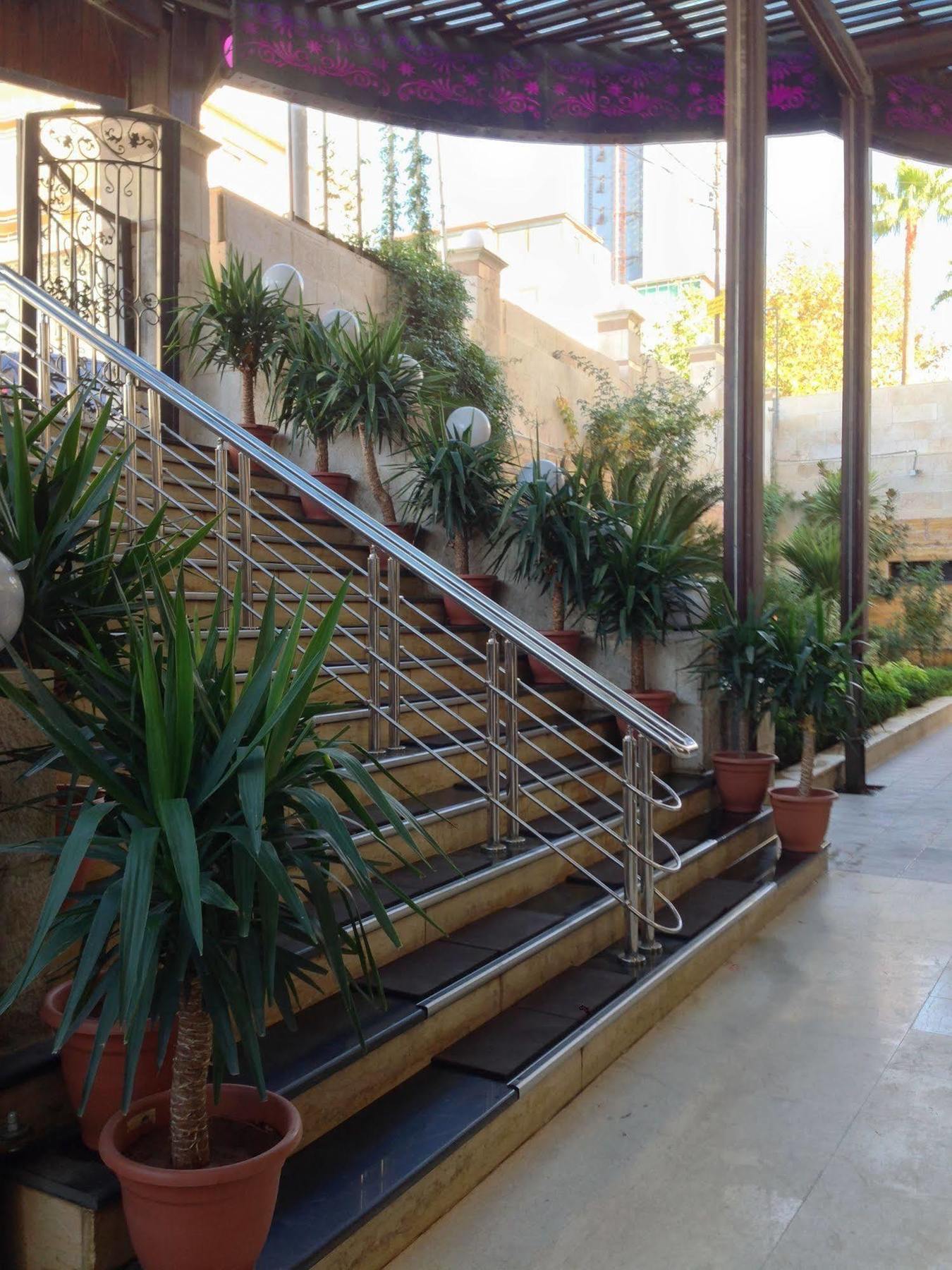 Jad Hotel Suites Amman Exteriör bild